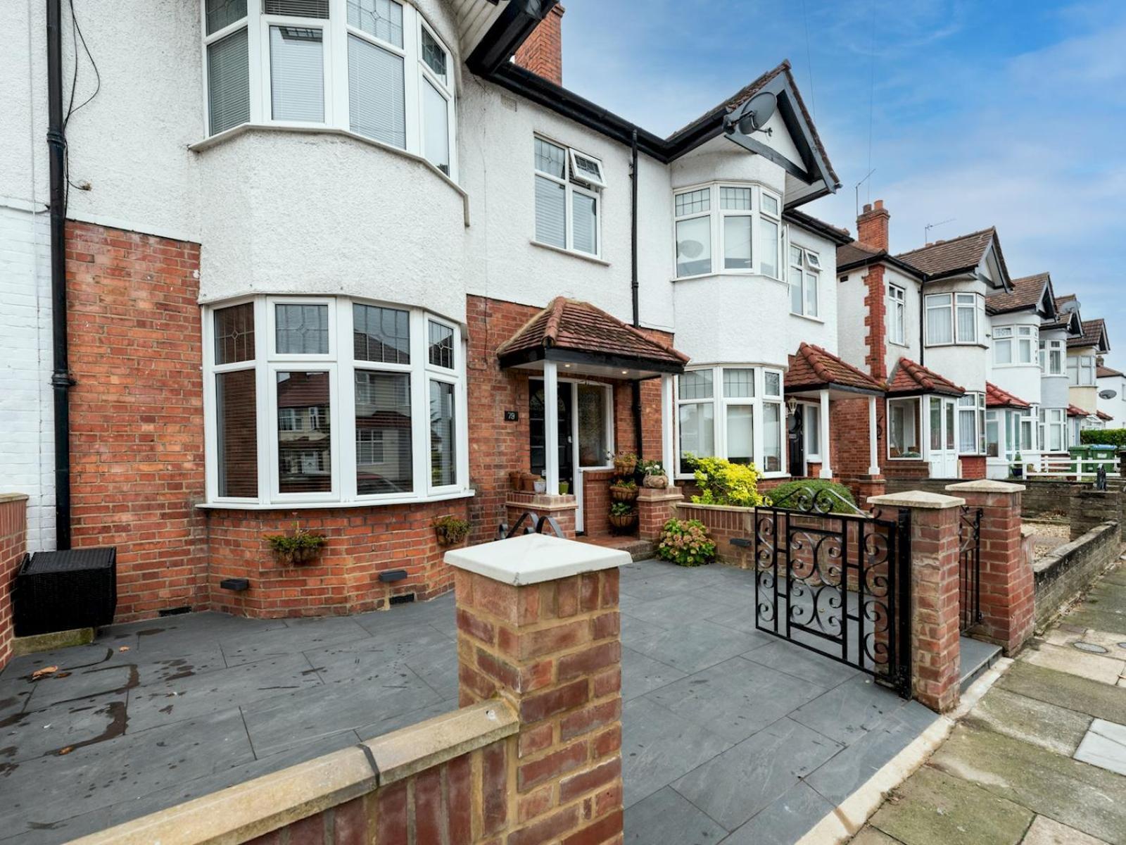 Casa vacanze Spacious 4-bed House Direct Link To Pass The Keys Londra