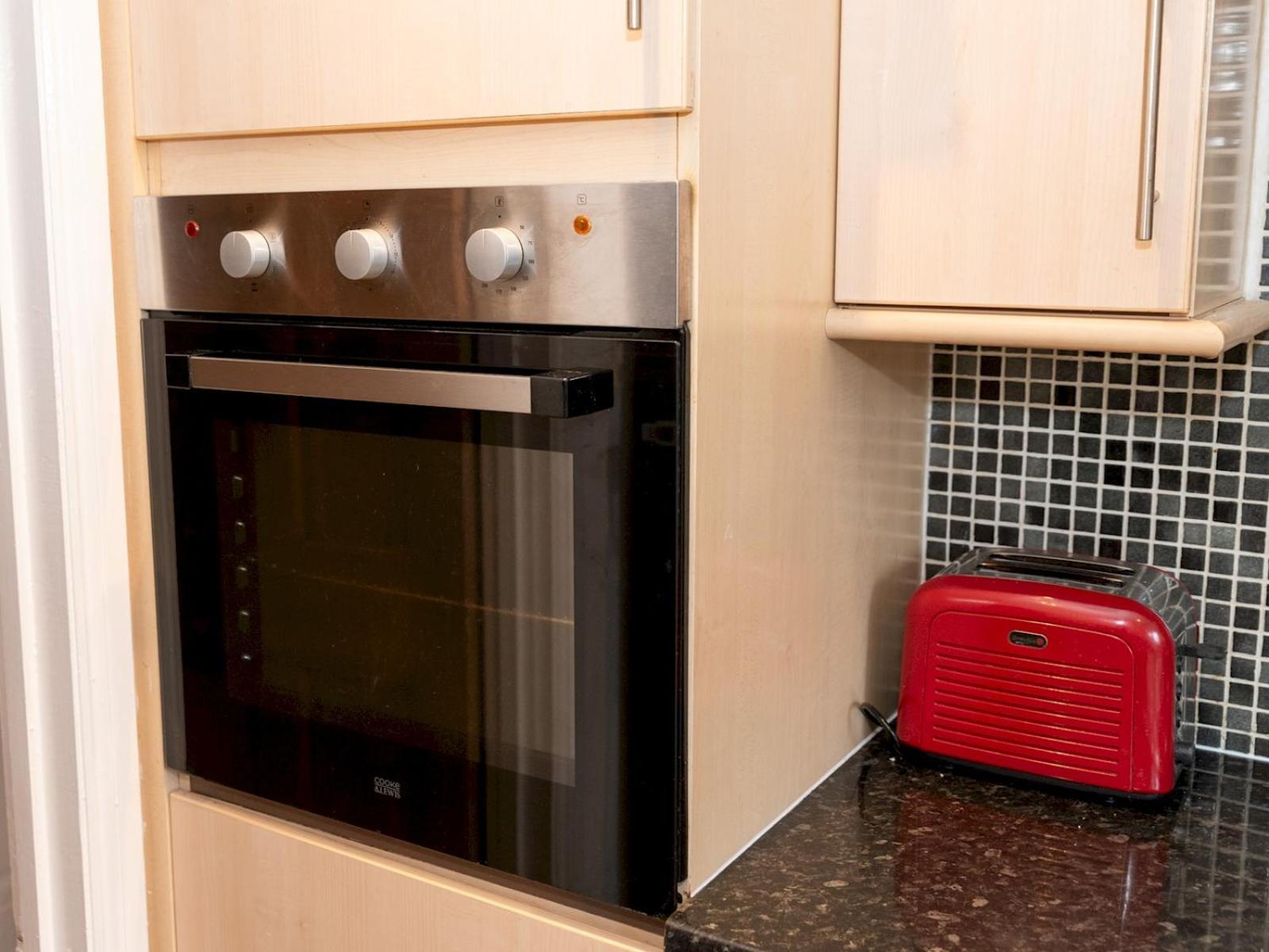 Spacious 4-bed House Direct Link To Pass The Keys Casa vacanze Londra