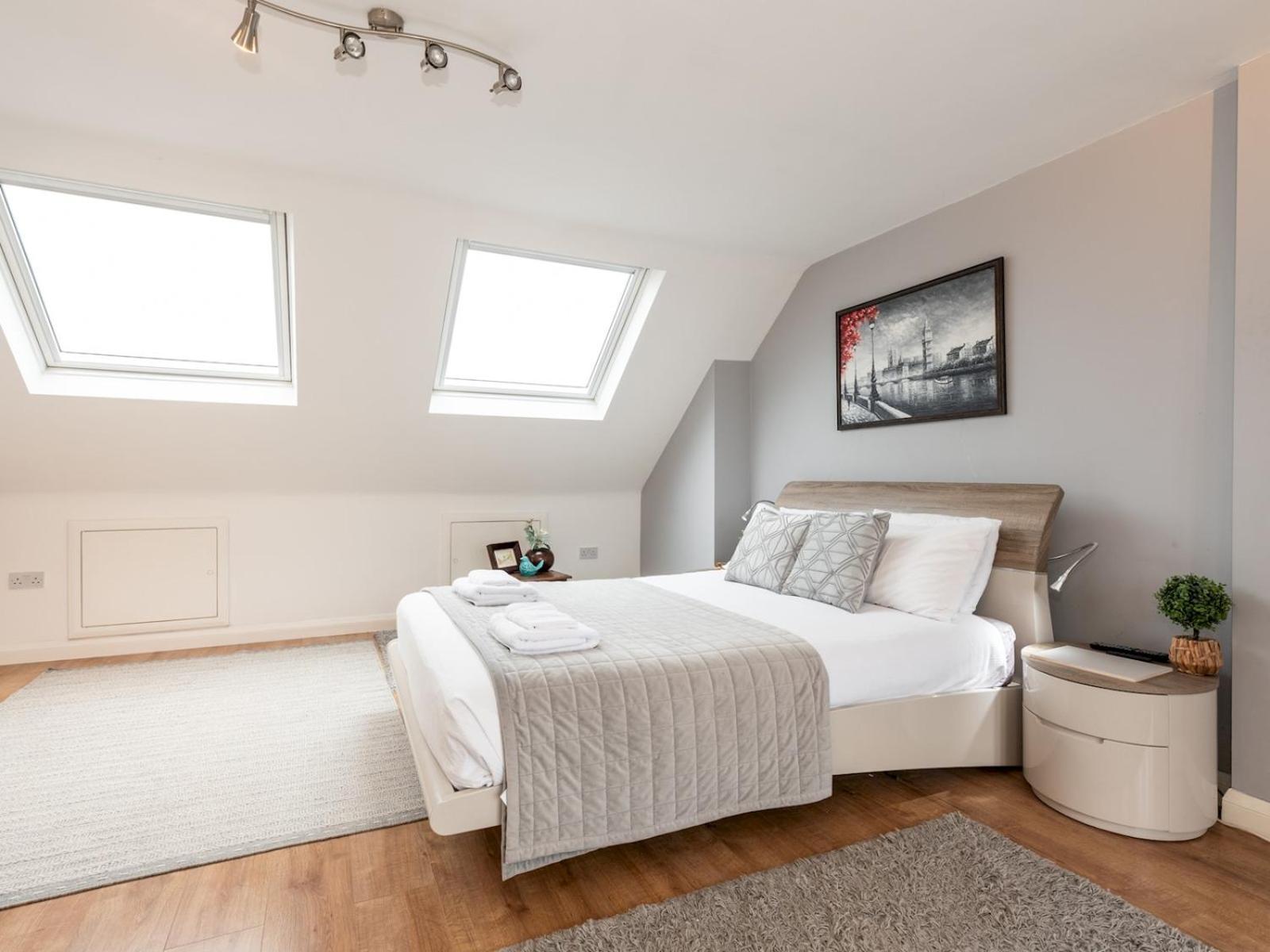 Casa vacanze Spacious 4-bed House Direct Link To Pass The Keys Londra