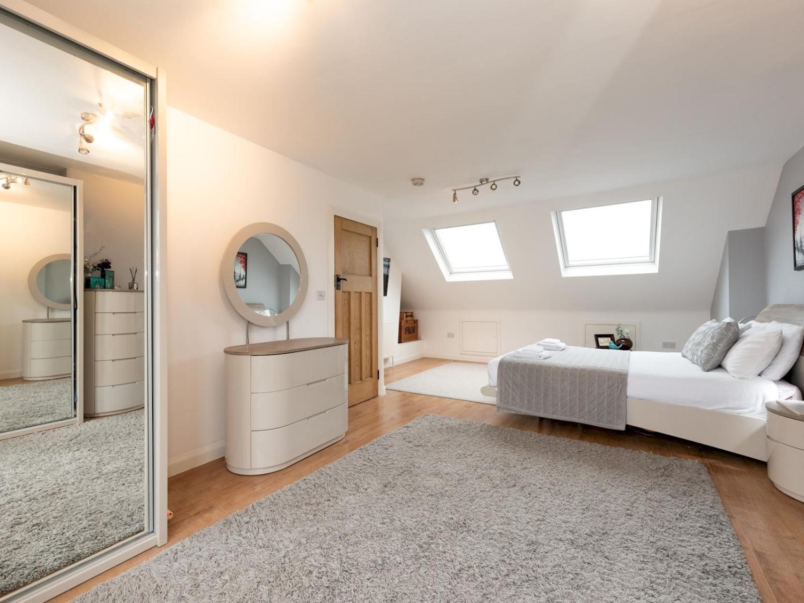 Spacious 4-bed House Direct Link To Pass The Keys Casa vacanze