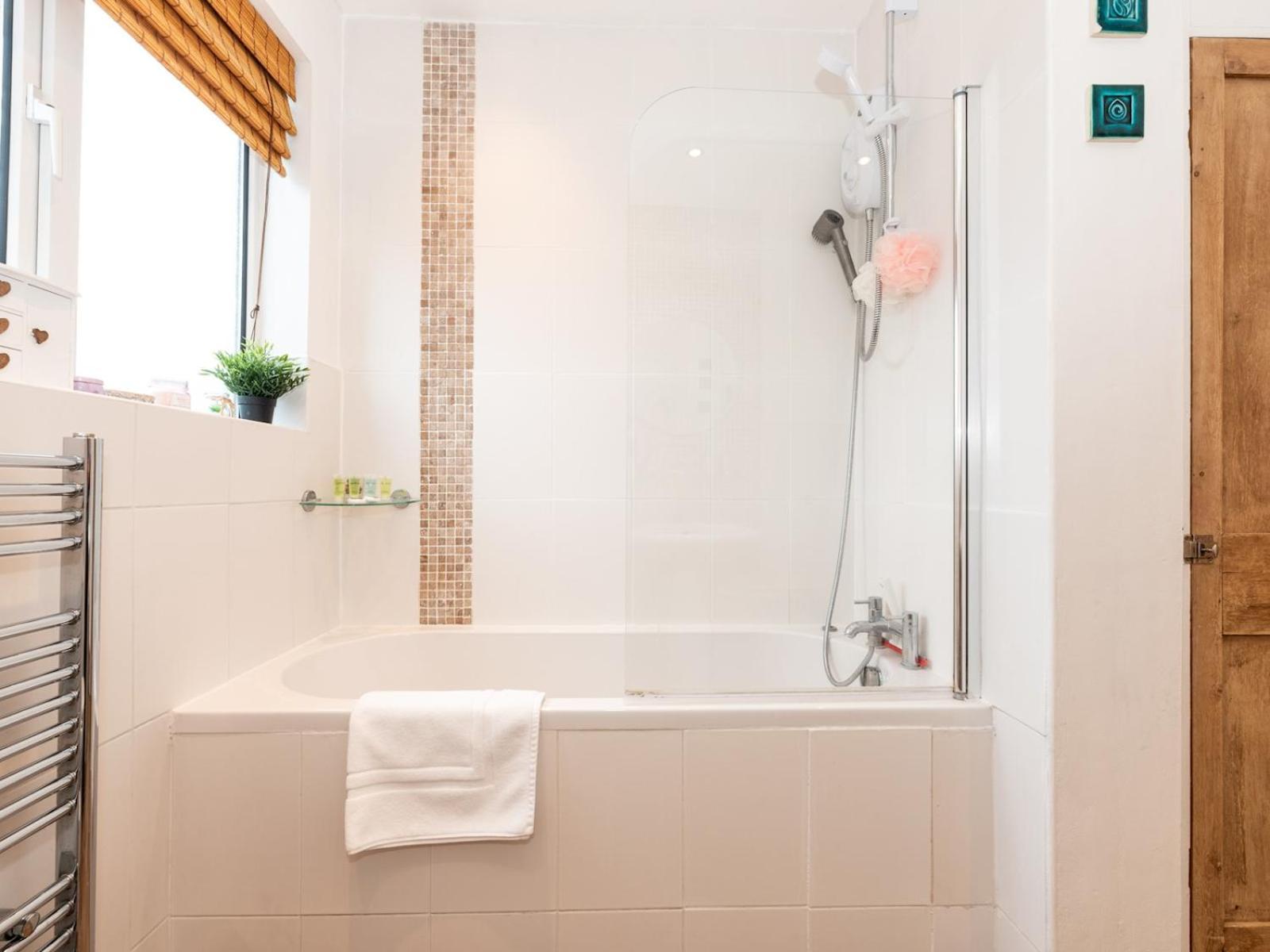 Spacious 4-bed House Direct Link To Pass The Keys Casa vacanze Londra