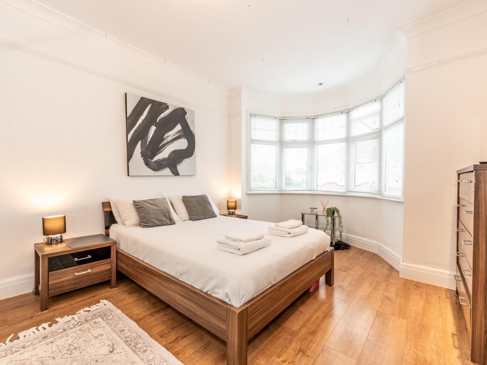 Casa vacanze Spacious 4-bed House Direct Link To Pass The Keys Londra