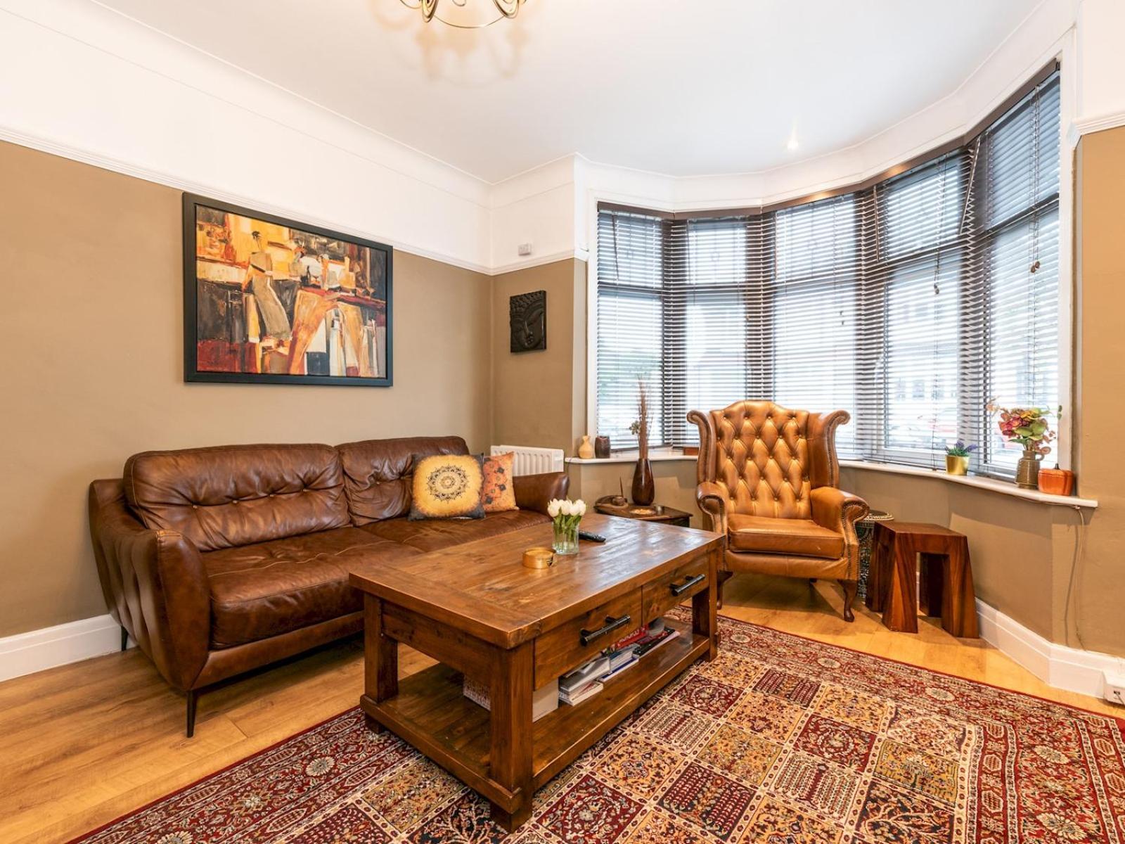 Spacious 4-bed House Direct Link To Pass The Keys * Londra