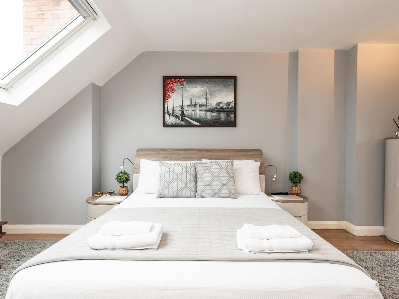 Spacious 4-bed House Direct Link To Pass The Keys * Londra